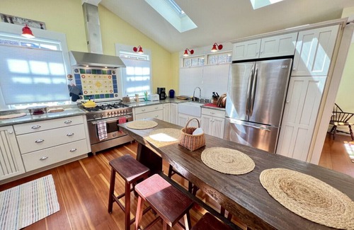 West Arlington House | Discover Your Next Peaceful Getaway with Pet-Friendly Amenities