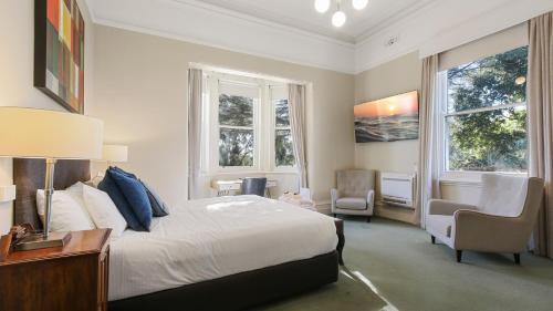 Bairnsdale Hotel | Experience The Riversleigh: Top-Rated 4-Star Stay with Breakfast