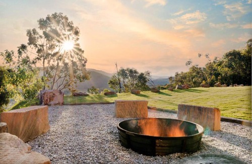 Riverlea House | Eco-Friendly Riverstone Home: 4-Star Retreat with Hot Tub
