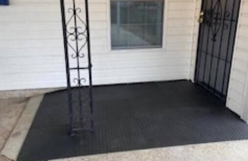 Lake Charles House | Rivertown Classic: Family-Friendly Comfort with Spa & Hot Tub