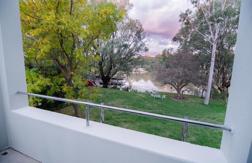 Buronga Bed & Breakfast | Discover The Riverview BnB: Top-Rated Stay with Breakfast