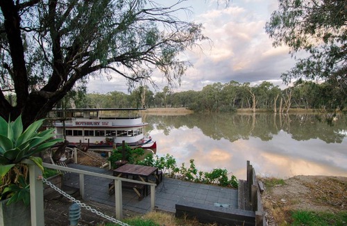 Buronga Bed & Breakfast | Discover The Riverview BnB: Top-Rated Stay with Breakfast