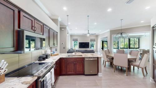 Boyette Springs House | The Riverview Estates Sauna And Heated Pool
