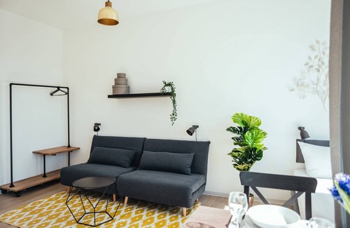 Neukoelln Apartment | Convenient Rix Studio with Kitchen near SBahn Neukölln