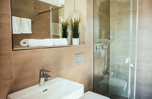 Neukoelln Apartment | Convenient Rix Studio with Kitchen near SBahn Neukölln