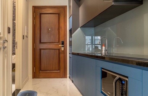 Little Japan Apartment | Relax at The Rixx Boutique: Pool, Gym & Netflix Included