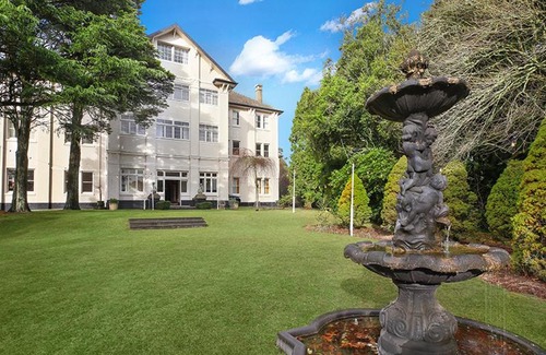 Robertson House | Family-Friendly Retreat at The Robertson Hotel