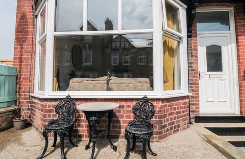 Muston Cottage | Pet-Friendly Retreat at The Robins in Scenic Filey