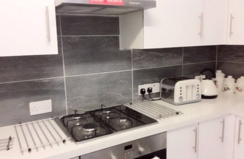 Chatham House | Inviting Rochester House: Family-Friendly with Kitchen & Breakfast