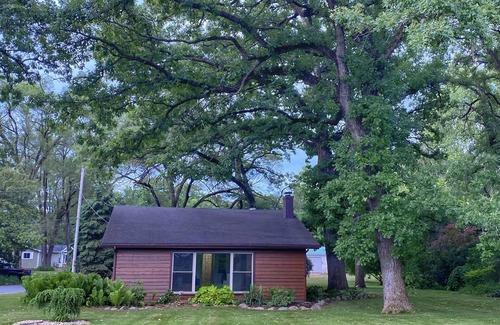 Holcomb House | Cozy Rock River Cabin: Guest Rated 9.8 with Family Amenities