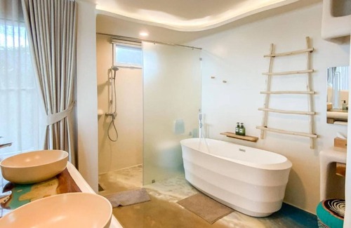 Maret Resort | Experience The Rock Samui: Rated 10/10 with Pool & Breakfast