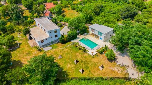 Pricelje Villa | Relax at The Rock Star's Villa: Private Pool & Beach Access