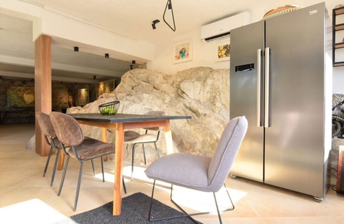 Podgorica Villa | Relax in The Rock Star's Villa with Private Pool & Beach