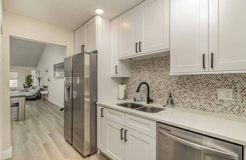 Rockledge House | Discover Comfort at The Rockledge Billiard House