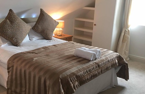 Crumlin Bed & Breakfast | Discover The Rocks Bed & Breakfast: Top-Rated Family Stay