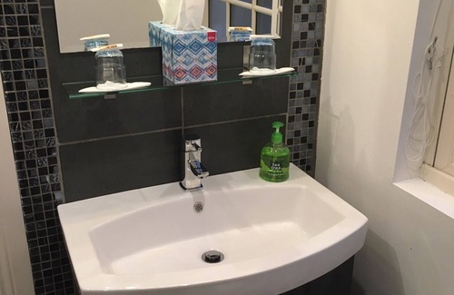 Crumlin Bed & Breakfast | Discover The Rocks Bed & Breakfast: Top-Rated Family Stay