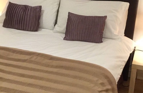 Crumlin Bed & Breakfast | Discover The Rocks Bed & Breakfast: Top-Rated Family Stay