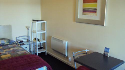 Westshore Hotel | Discover At The Rocks Motorlodge: Pet Friendly & Family Fun