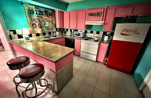 Southbelt/Ellington House | Experience The Rockstar Retreat with Family and Relaxing Hot Tub