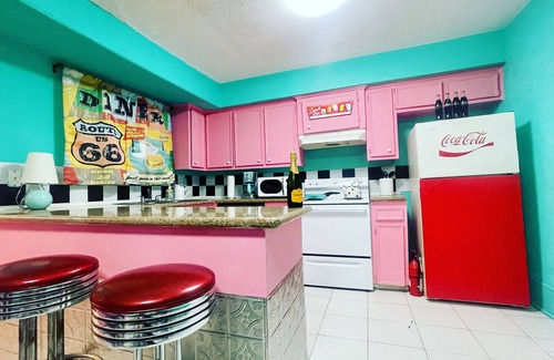 Southbelt/Ellington House | Experience The Rockstar Retreat with Family and Relaxing Hot Tub