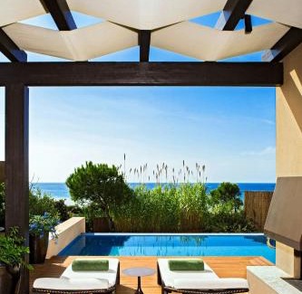 Romanos Resort | Experience The Romanos Resort: Oceanfront Bliss Awaits