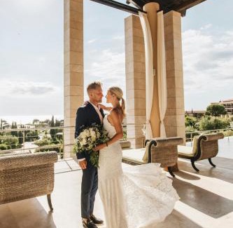 Romanos Resort | Experience The Romanos Resort: Oceanfront Bliss Awaits