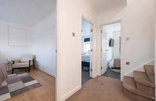 Pettits House | The Romford Oasis - Spacious 4 bedroom escape