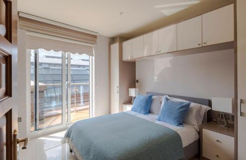 Clerkenwell Apartment | Experience The Roof is on "Fire" - Farringdon, Rated 9/10