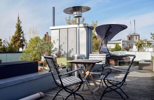 Innenstadt-West Apartment | Your Ideal Getaway: THE ROOF Penthouse in Karlsruhe