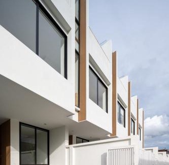 Pattani House | Top-Rated Rooftop Townhouse in Heart of Pattani