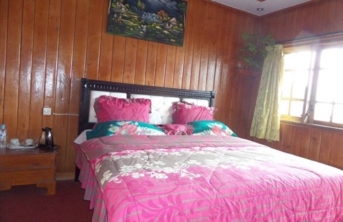Tengger Caldera Bed & Breakfast | Scenic Cliffside Rooms Overlooking Majestic Mt. Bromo