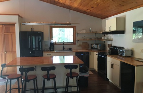Chestertown House | Lakefront Retreat: The Roost in the Adirondack Mountains
