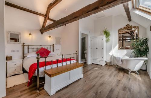 Normanby House | Family-Friendly Retreat at The Roost with Pet Amenities