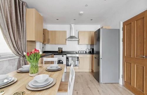 Gravesend Apartment | Cozy 2-Bedroom Apartment #6 with Kitchen & Breakfast