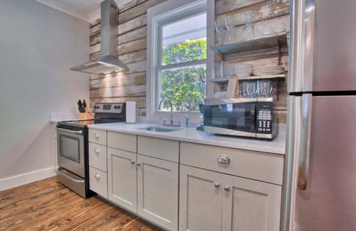 Biloxi House | Guest-Favorite The Roost Ocean Springs with Breakfast & Dining