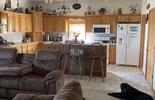 Lebo House | Discover The Roost on Lynx: Pet-Friendly Lake View Retreat
