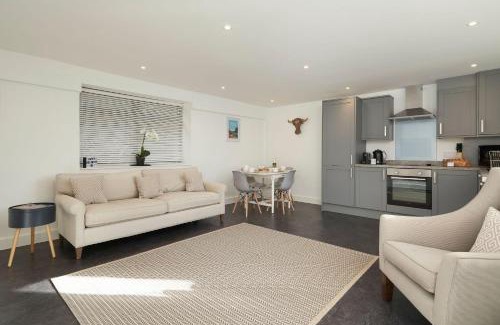 Ivybridge House | Pet-Friendly Cottages at Blackadon Farm - Guest Rated 9.3