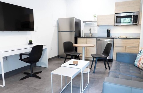 Norfolk Apartment | Ideal Rosalie Suite: Steps from Norfolk's Hospitals & Ocean Views