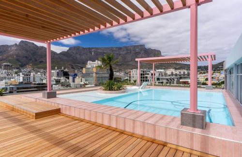 Bo'Kaap Apartment | Rose 603: City Centre Apartment with Rooftop Pool