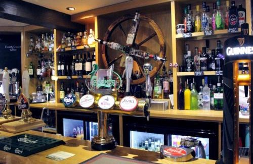 Thorpe-le-Soken Hotel | Experience Comfort at The Rose and Crown with Fireplace