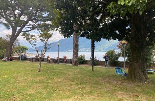 Vignola Apartment | Enjoy Lakefront Comfort at The Rose Apartment - 4 Star Stay
