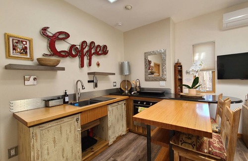 Santa Fe House | Discover The Rose Casita of Santa Fe: Guest Rated 10/10