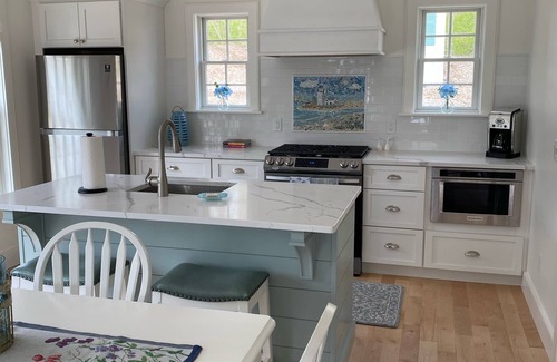Sandwich Cottage | Discover The Rose Cottage of Sandwich Village with Ocean Views