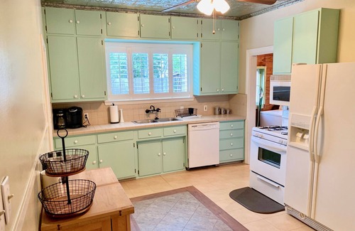 Caldwell House | Discover The Rose Marie: Family-Friendly Stay in Caldwell