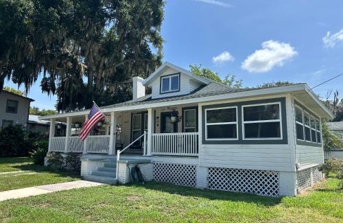 Umatilla House | Experience The Rose on Lakeside: 4-Star, Pet-Friendly Retreat