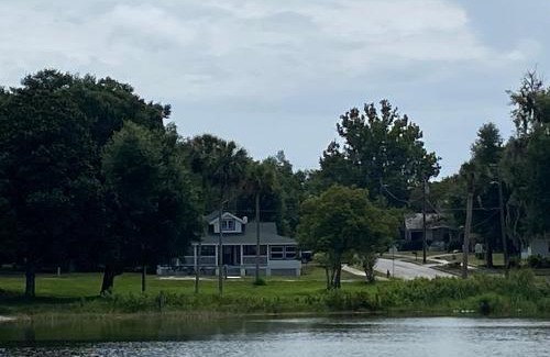 Umatilla House | Experience The Rose on Lakeside: 4-Star, Pet-Friendly Retreat
