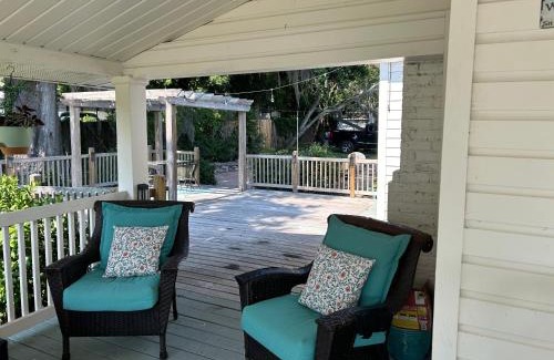 Umatilla House | Experience The Rose on Lakeside: 4-Star, Pet-Friendly Retreat