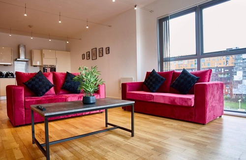 Manchester Apartment | Rose Quartz Suite: Guest Rated 10/10 with Family-Friendly Amenities