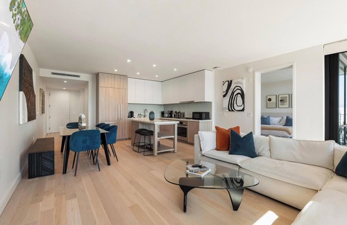 Pico Apartment | The Rose Quartz Luxe Condo Rooftop Pool & Sauna Steps to 3rd Street Promenade