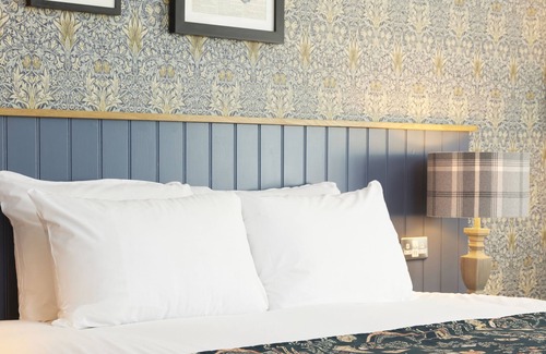 Standlake Hotel | Experience The Rose Revived - Chef & Brewer with Breakfast